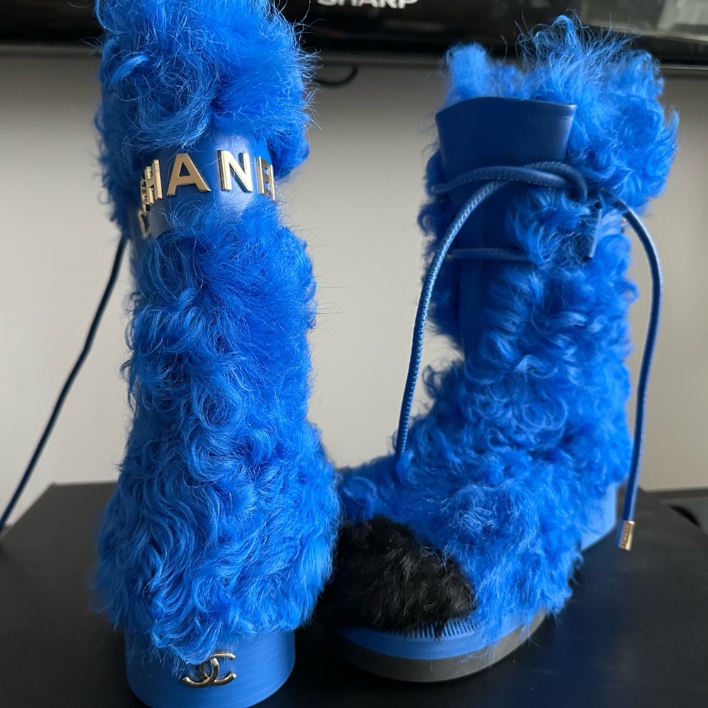 CHANEL Shearling Sheepskin Fur Boots – Vibrant Blue – NWT